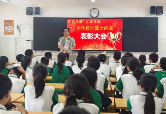 相关文章他从几何图形的对称之美讲到代
